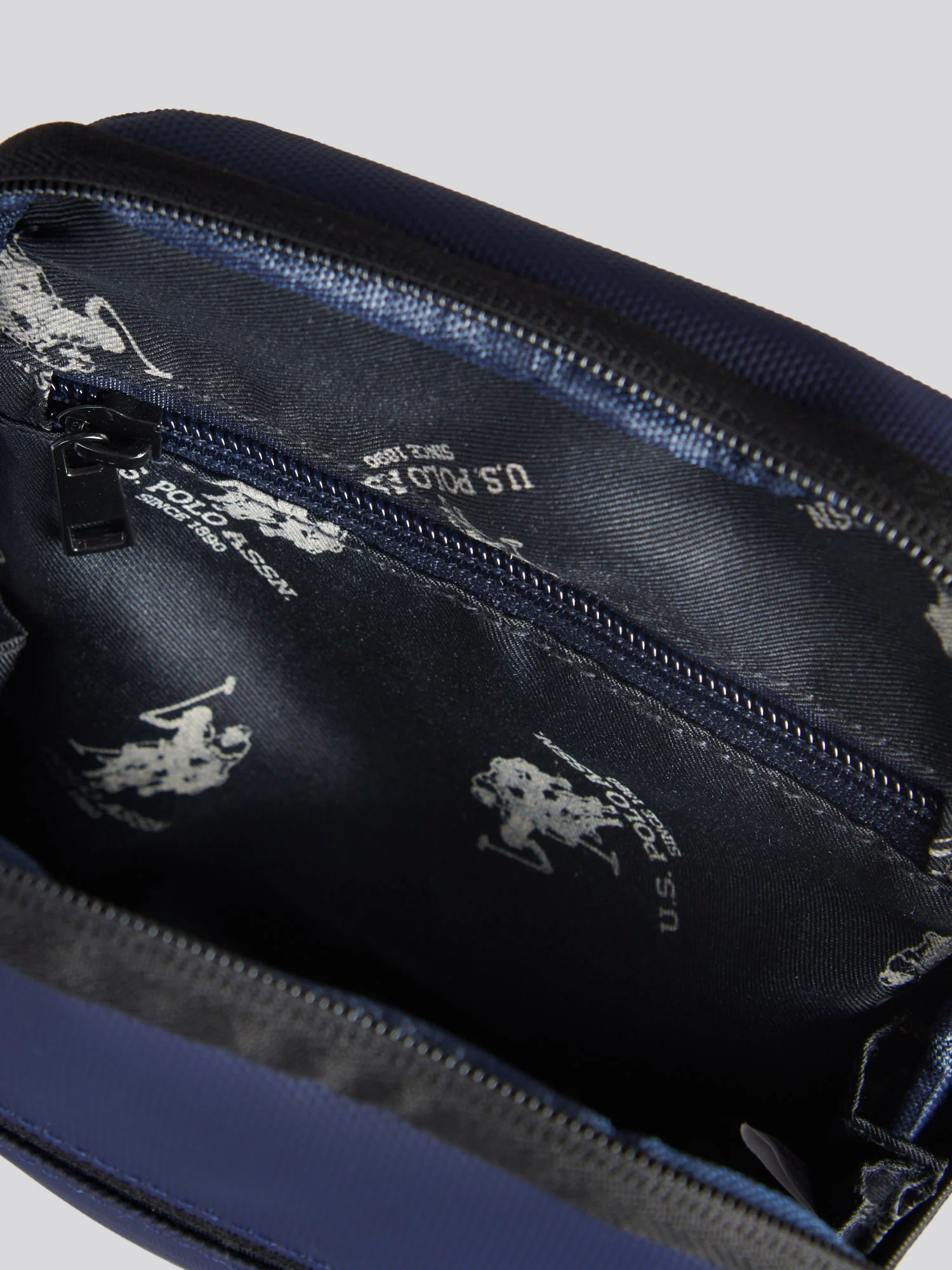 Arrowhead S. Crossbody poliesterowa marynarka wojenna - Image 13
