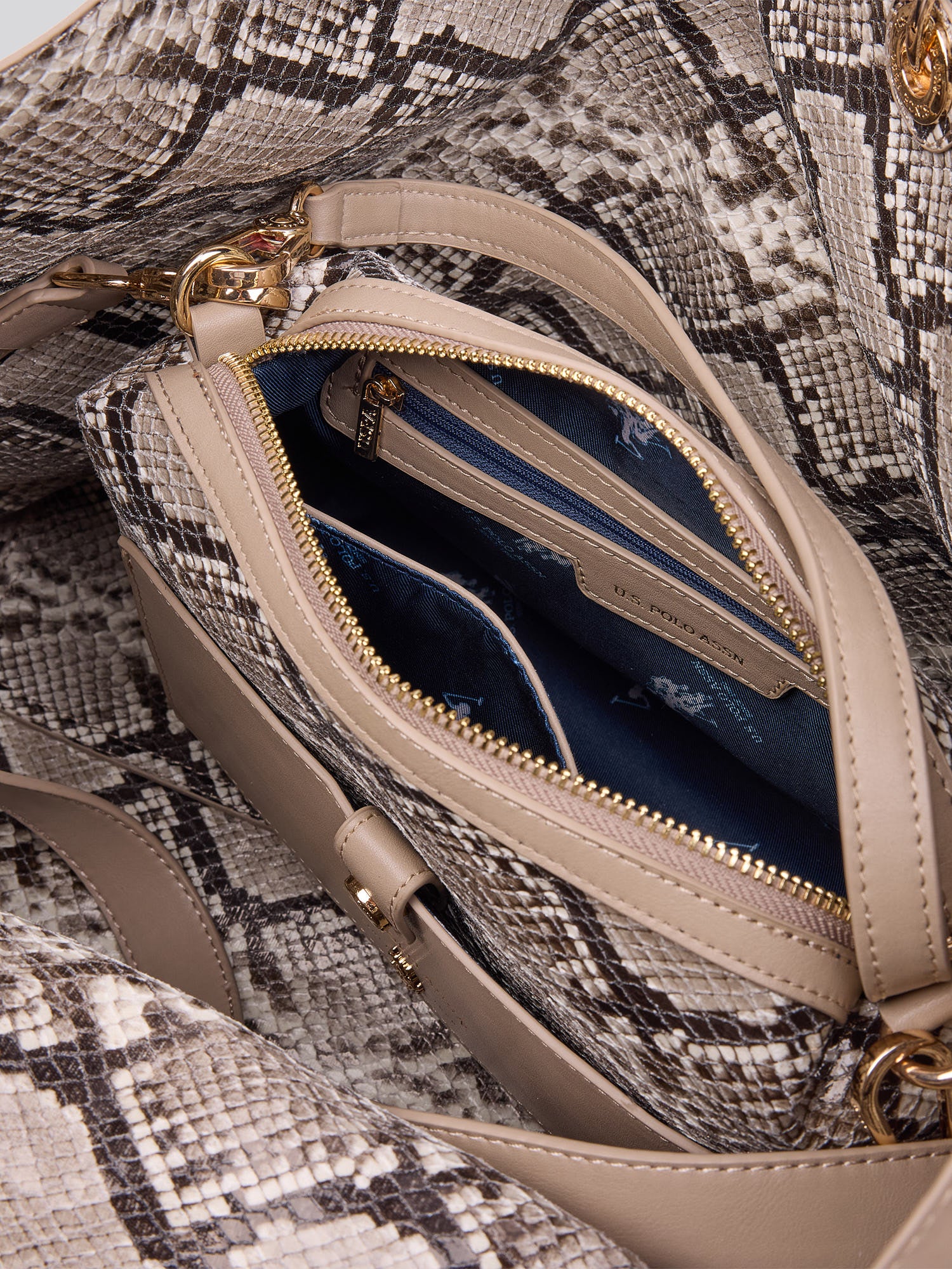 Axtell Reversible Shoppin Pu Light Taupe - Image 3