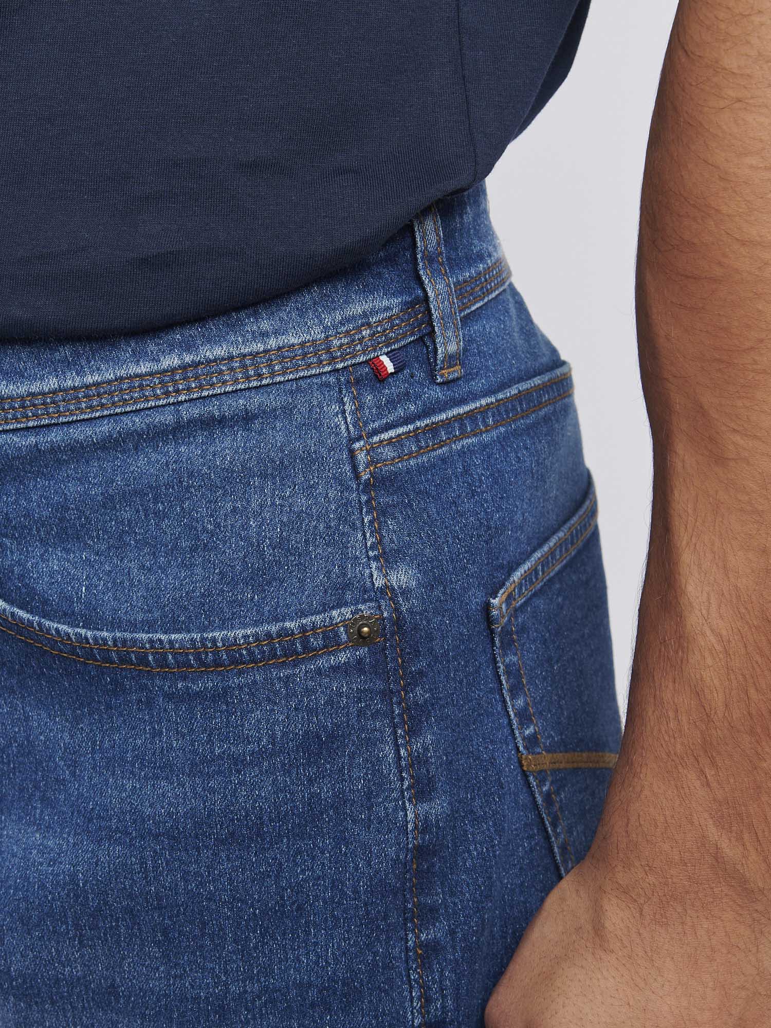 Mens Classic Fit Jean in Dark Wash - Image 5