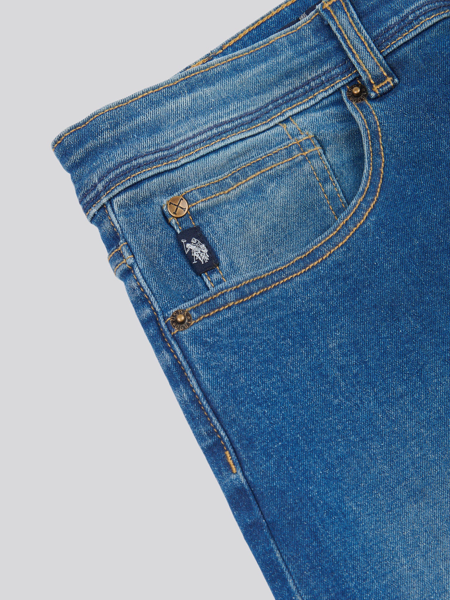 Mens Classic Fit Jean in Dark Wash - Image 9