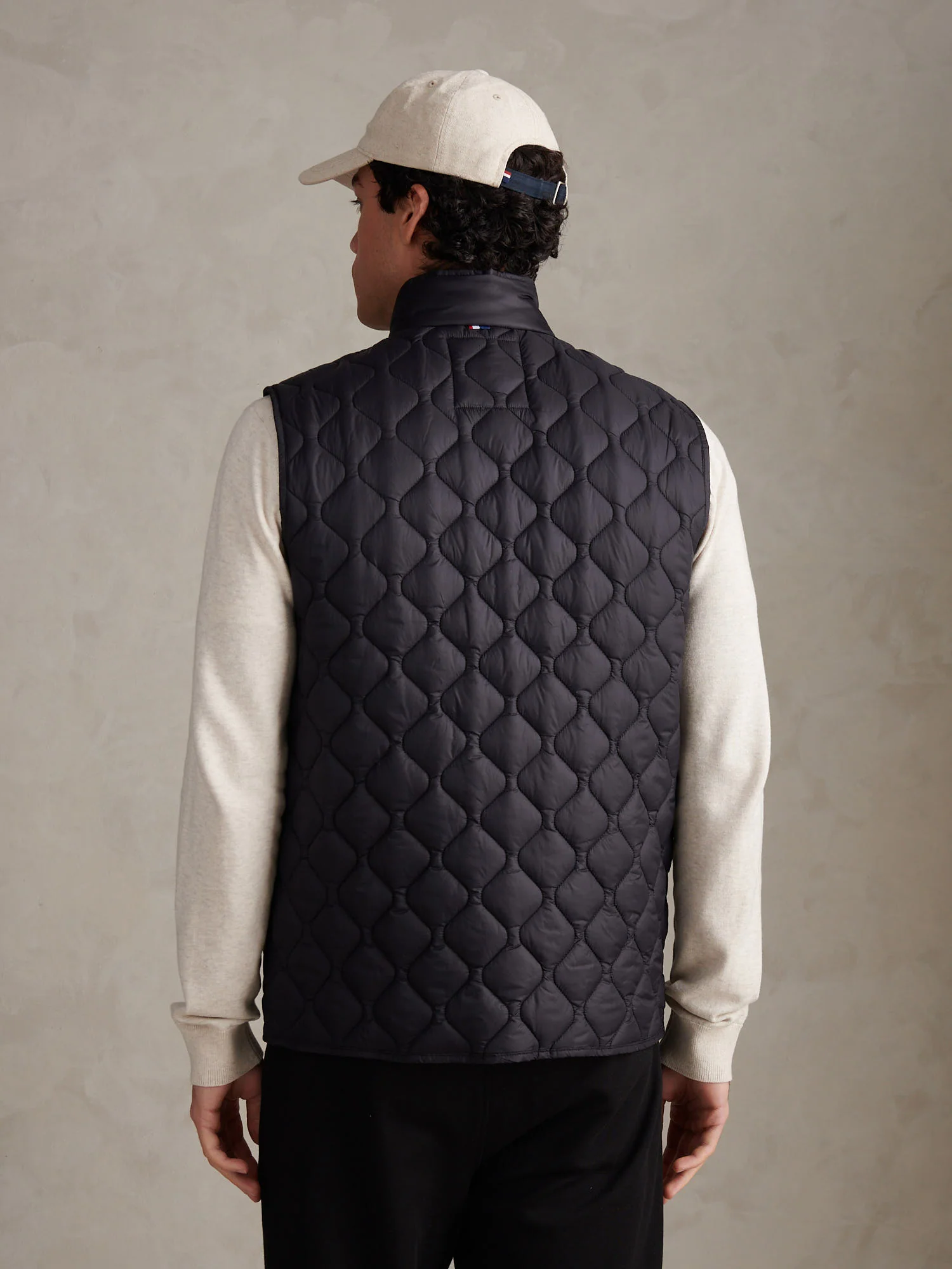 Mens Onion Quilt Lightweight Gilet Black - Image 4