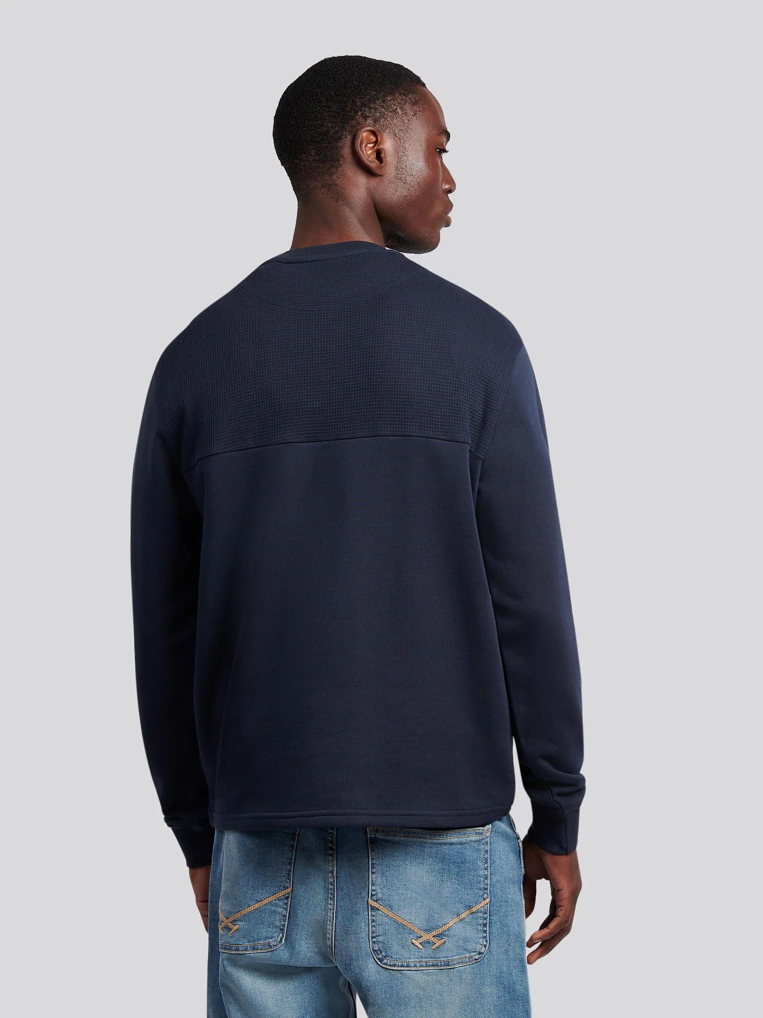 Tekstrutowany Cut and Sew Crew Dark Sapphire granatowy/księżycowy światło niebieski DHM - Image 3