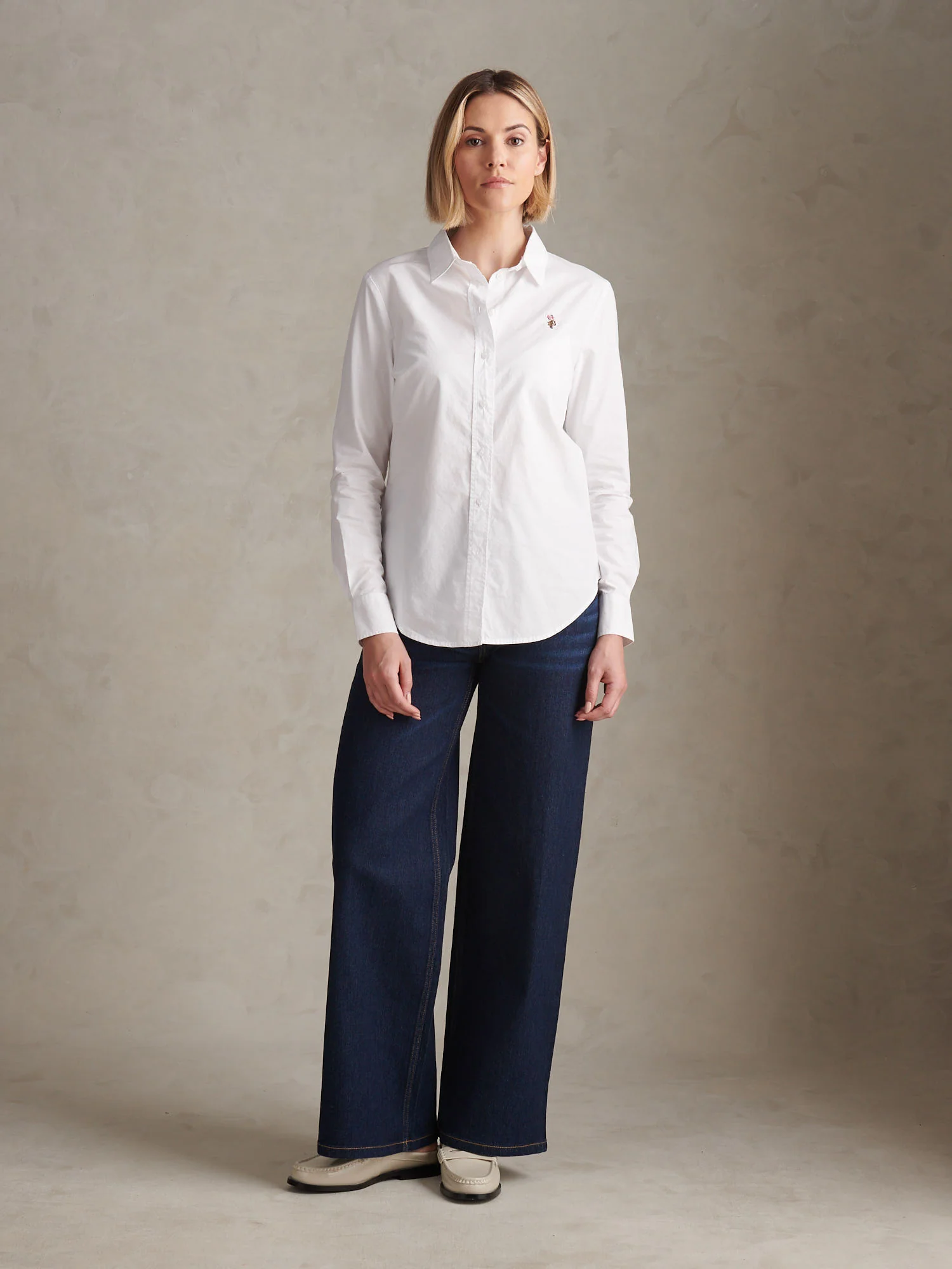 Women Classic Fit Shirt w jasnej bieli - Image 3