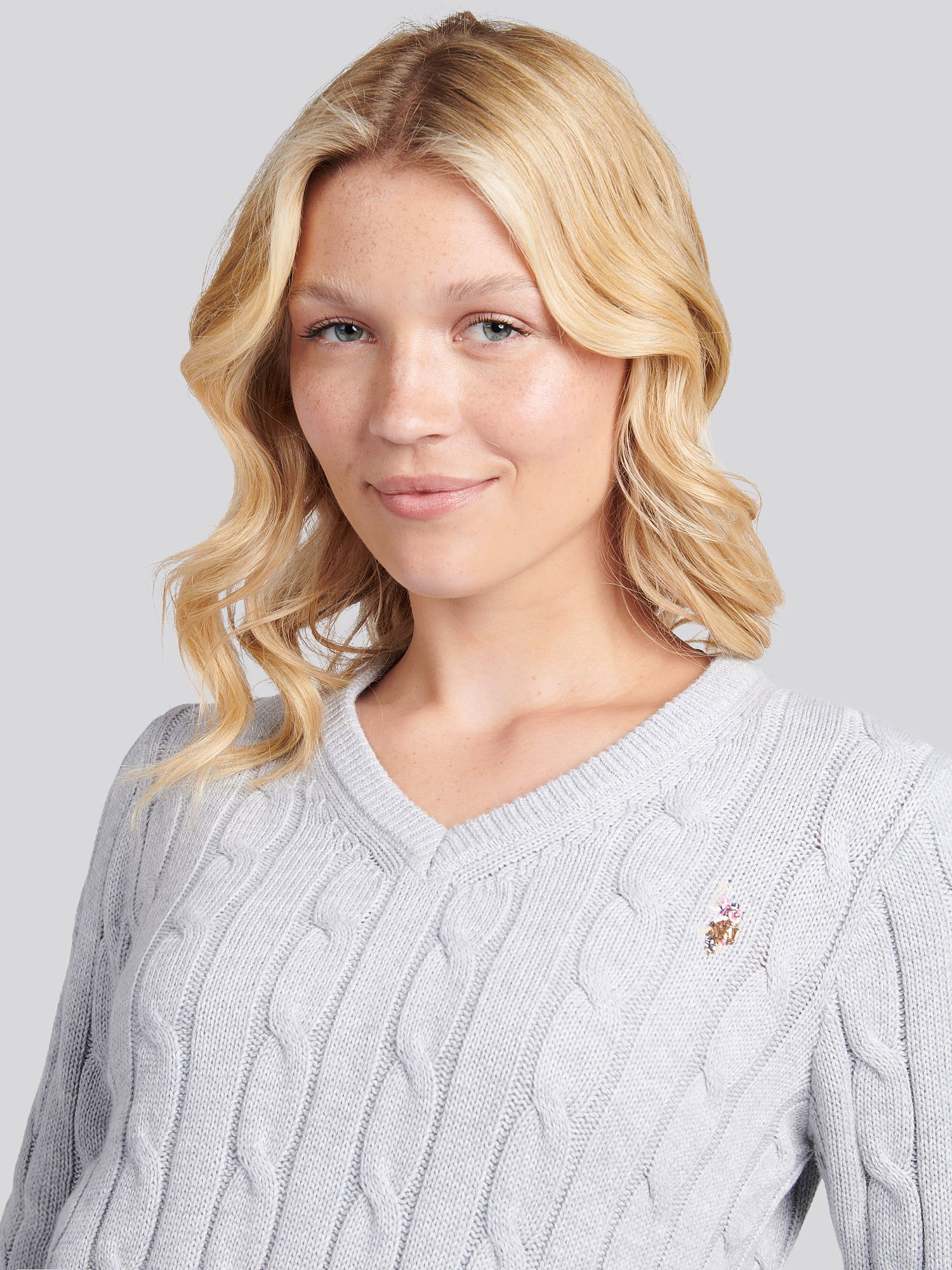 Women V-Neck Selk Cable w Pearl Grey Marg - Image 2